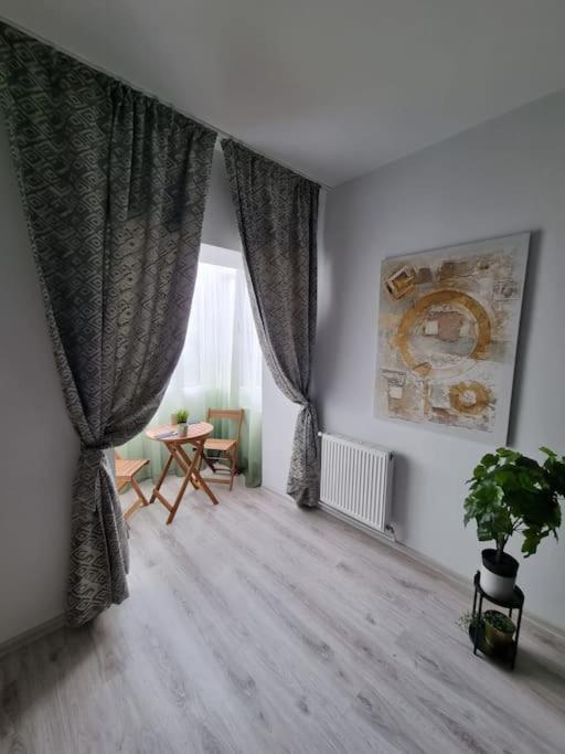 Central Old Town Apartment Bukares Bagian luar foto
