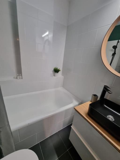 Central Old Town Apartment Bukares Bagian luar foto